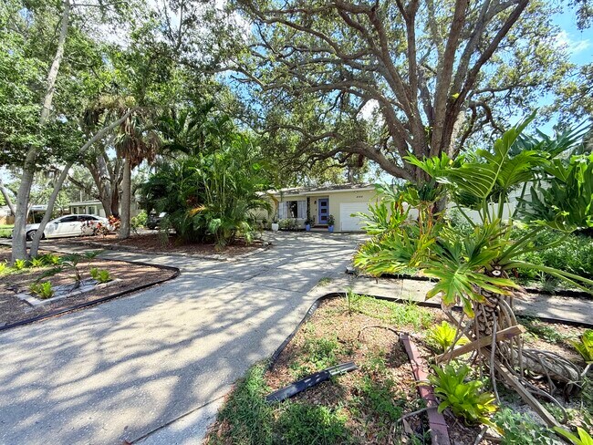 8144 24th Ave N in St. Petersburg, FL - Building Photo - Building Photo