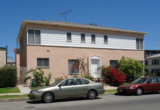 100 N Flores St in Los Angeles, CA - Building Photo - Building Photo