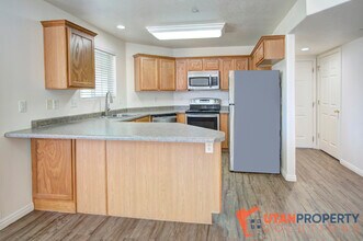 2101 N Aurora Way in Saratoga Springs, UT - Building Photo - Building Photo