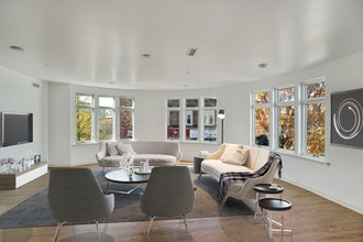 Roxy on Ridge in Philadelphia, PA - Foto de edificio - Building Photo