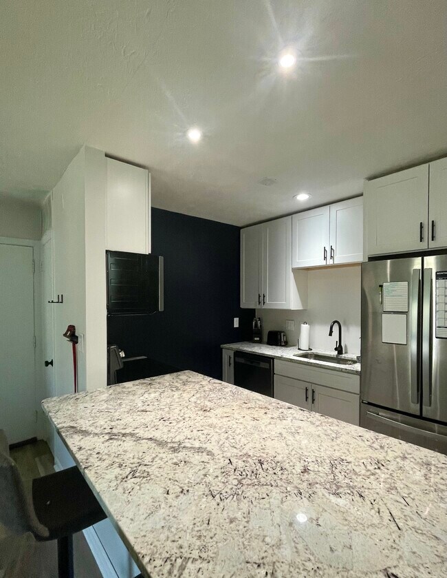 7010 Carriage Hill Dr, Unit 202 in Brecksville, OH - Foto de edificio - Building Photo