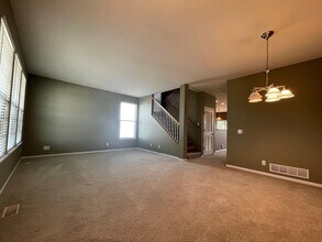 2415 Lakewood Dr in Papillion, NE - Building Photo - Building Photo