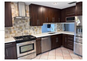 13068 SW 108th Street Cir in Miami, FL - Building Photo