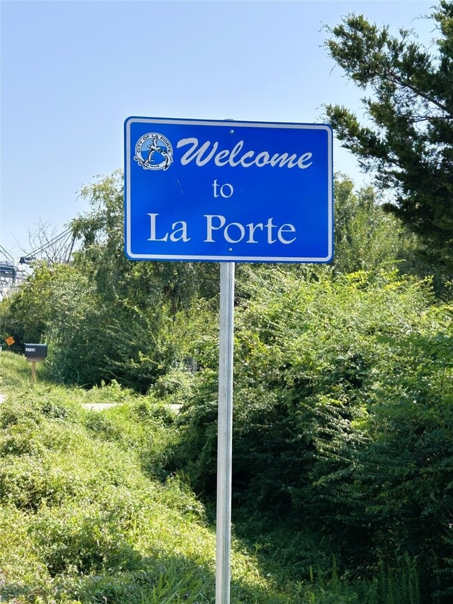 property at 302 Shoreacres Blvd