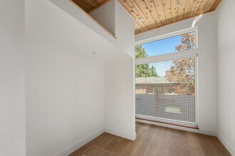 11446 NE Morris St in Portland, OR - Building Photo - Building Photo