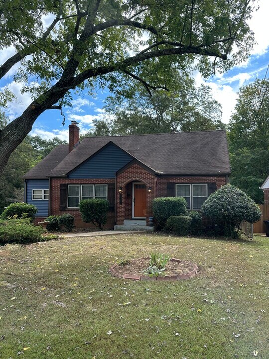 958 Winburn Dr in East Point, GA - Building Photo