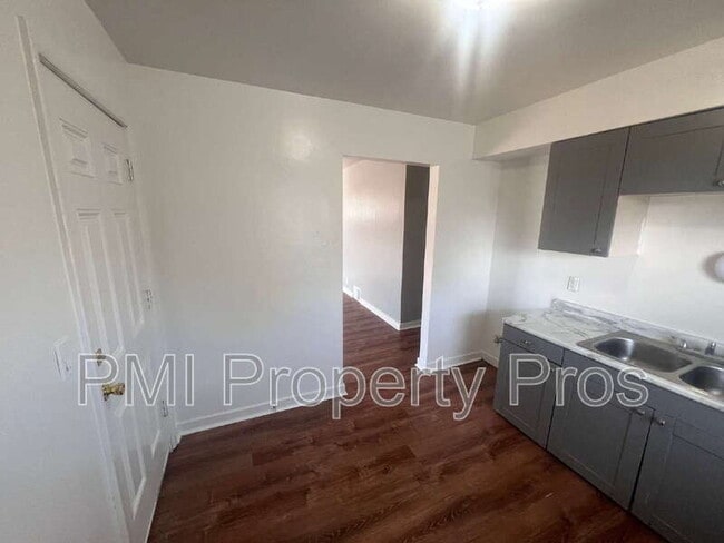 5650 N 61st St in Milwaukee, WI - Building Photo - Building Photo