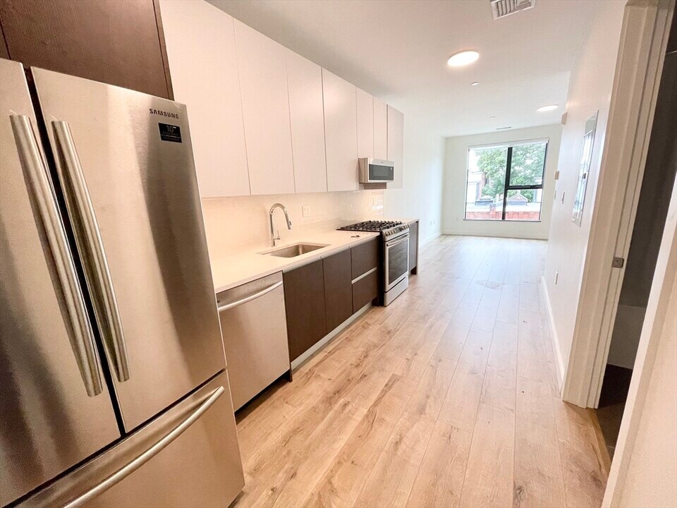 1 Sewall St in Boston, MA - Building Photo