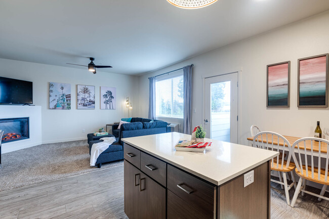 Groveside Apartments in Vancouver, WA - Foto de edificio - Building Photo