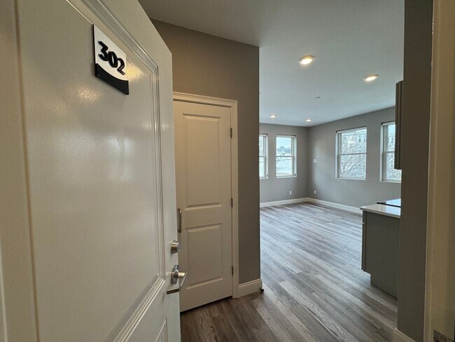 1470 N Shore Rd, Unit #302 in Revere, MA - Building Photo - Building Photo