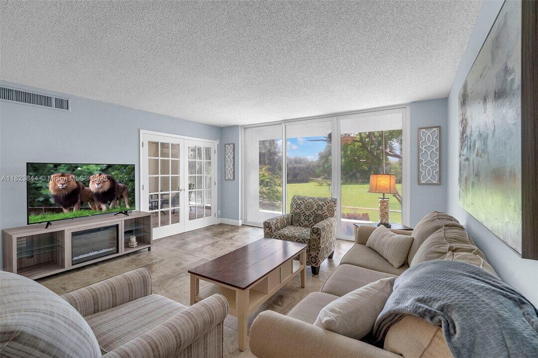 4000 Cypress Grove Way in Pompano Beach, FL - Building Photo