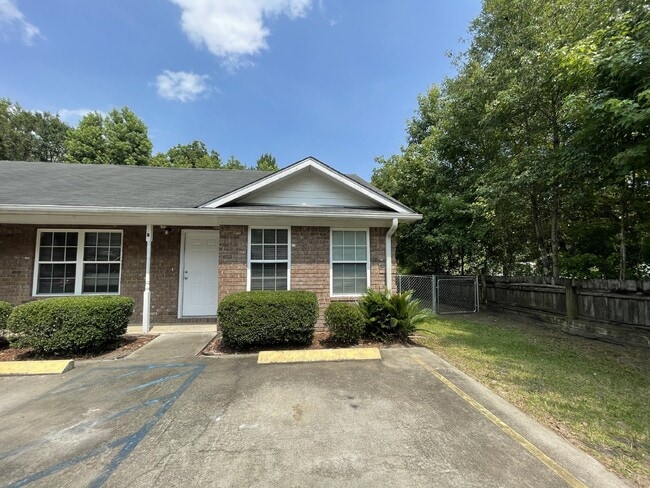 property at 986 Live Oak Dr