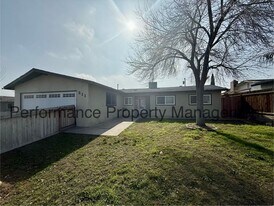 211 Ash St in Taft, CA - Building Photo