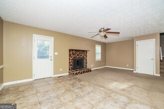 4872 Pebblebrook Dr in Douglasville, GA - Foto de edificio - Building Photo
