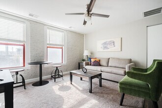 615 N East St in Indianapolis, IN - Foto de edificio - Building Photo