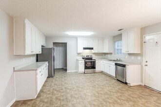 10947 Hondal Ct in Hampton, GA - Foto de edificio - Building Photo