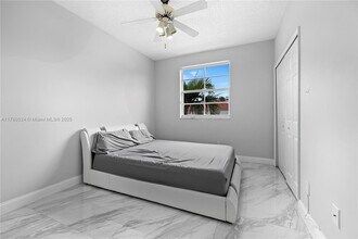 3105 NE 184th St in Aventura, FL - Building Photo - Building Photo