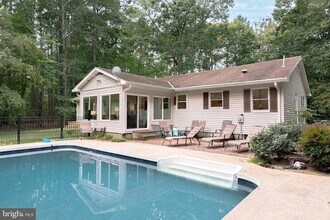 9459 New Rd in Mcdaniel, MD - Foto de edificio - Building Photo