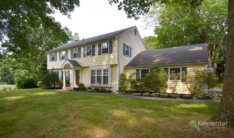 5 Cedar Woods Dr in Doylestown, PA - Building Photo