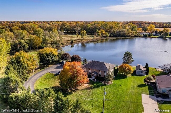 27330 Sandy Hill Ln in New Hudson, MI - Building Photo - Building Photo
