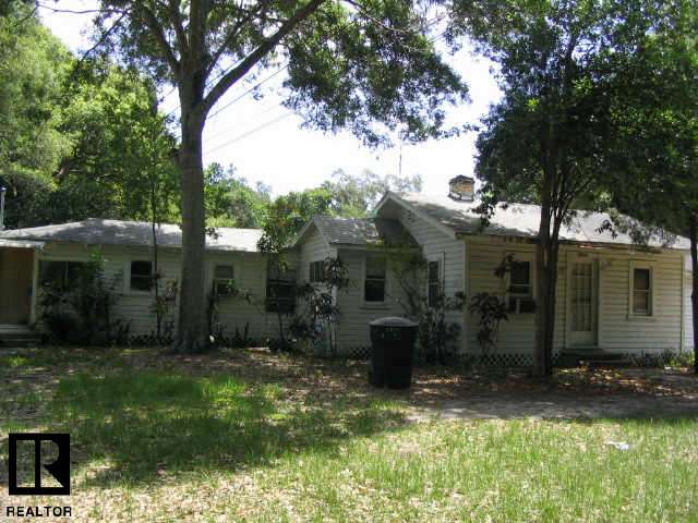 1527 Carmel Ave in Clearwater, FL - Foto de edificio