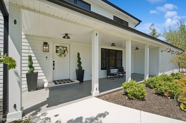 490 S Waukegan Rd in Lake Forest, IL - Building Photo - Building Photo