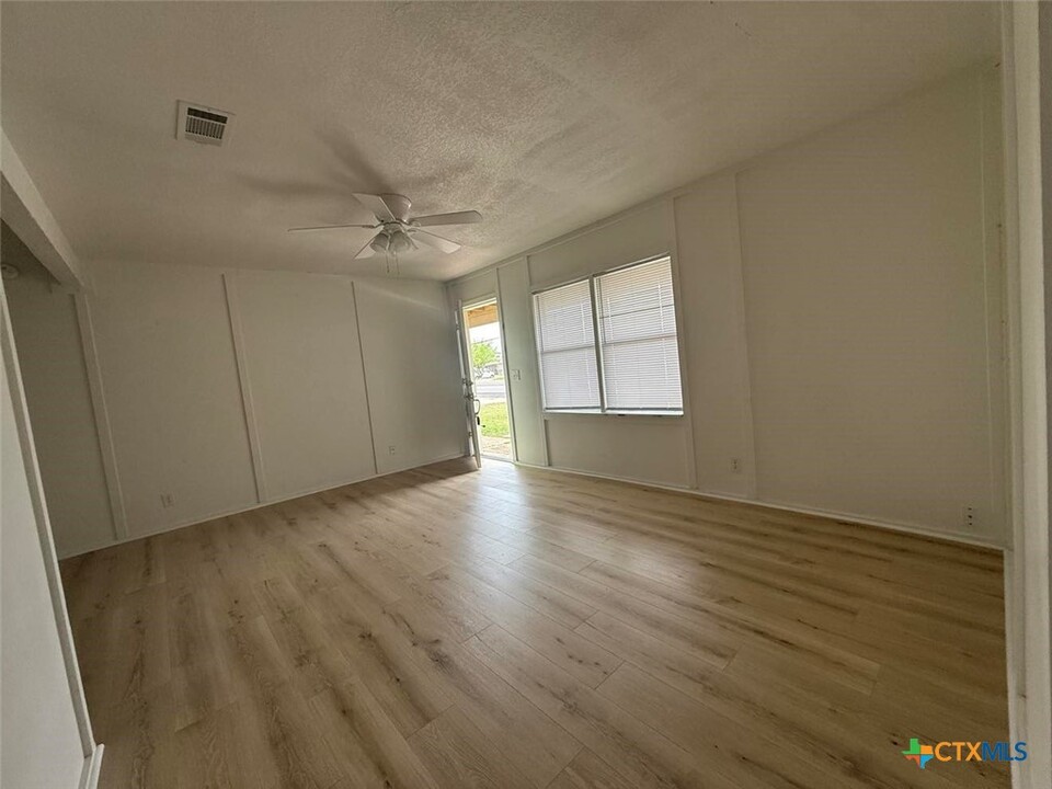 620 W Avenue B in Copperas Cove, TX - Foto de edificio
