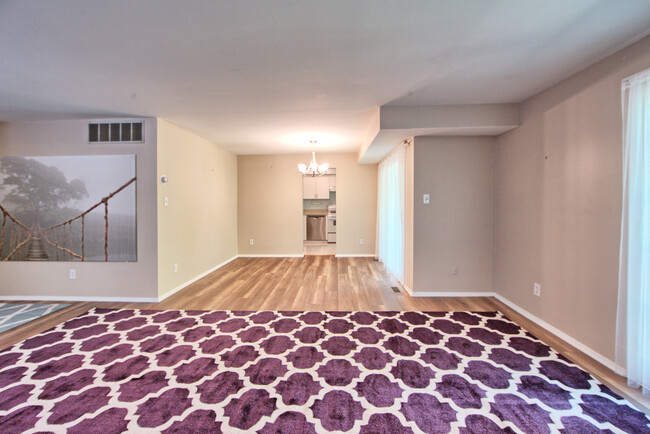 323 Homeland Southway, Unit 2A in Baltimore, MD - Building Photo - Building Photo