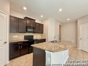 5815 Tranquil Dawn in San Antonio, TX - Foto de edificio