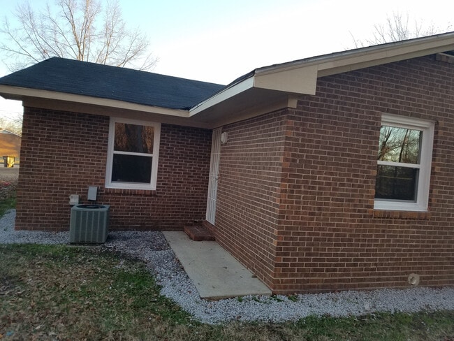 1701 Snowden Dr SE in Wilson, NC - Building Photo - Building Photo