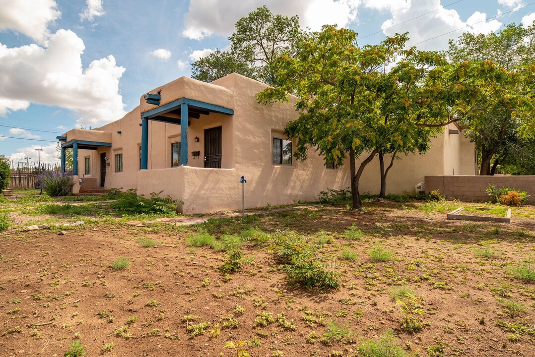 1402 Paseo De Peralta in Santa Fe, NM - Building Photo