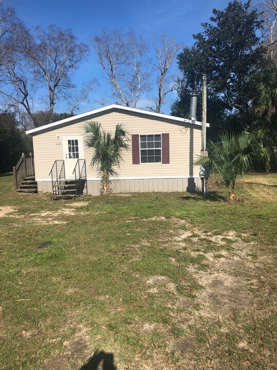 112 Tyner Dr in Crestview, FL - Building Photo