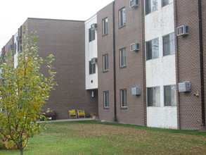 York Manor Senior Apartments in Breckenridge, MN - Foto de edificio - Building Photo