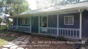 2043 SE 41st St in Topeka, KS - Building Photo