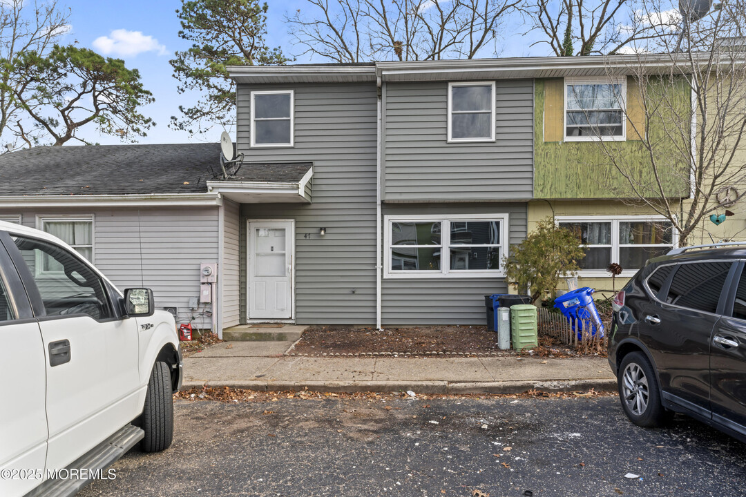 47 Lexington Blvd in Barnegat Township, NJ - Building Photo