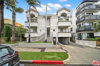 812 N Hudson Ave in Los Angeles, CA - Building Photo - Building Photo