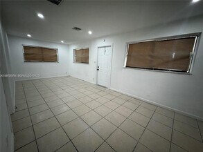 2481 NW 13th Ct in Fort Lauderdale, FL - Building Photo - Building Photo
