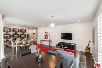 817 N Alfred St in Los Angeles, CA - Building Photo - Building Photo