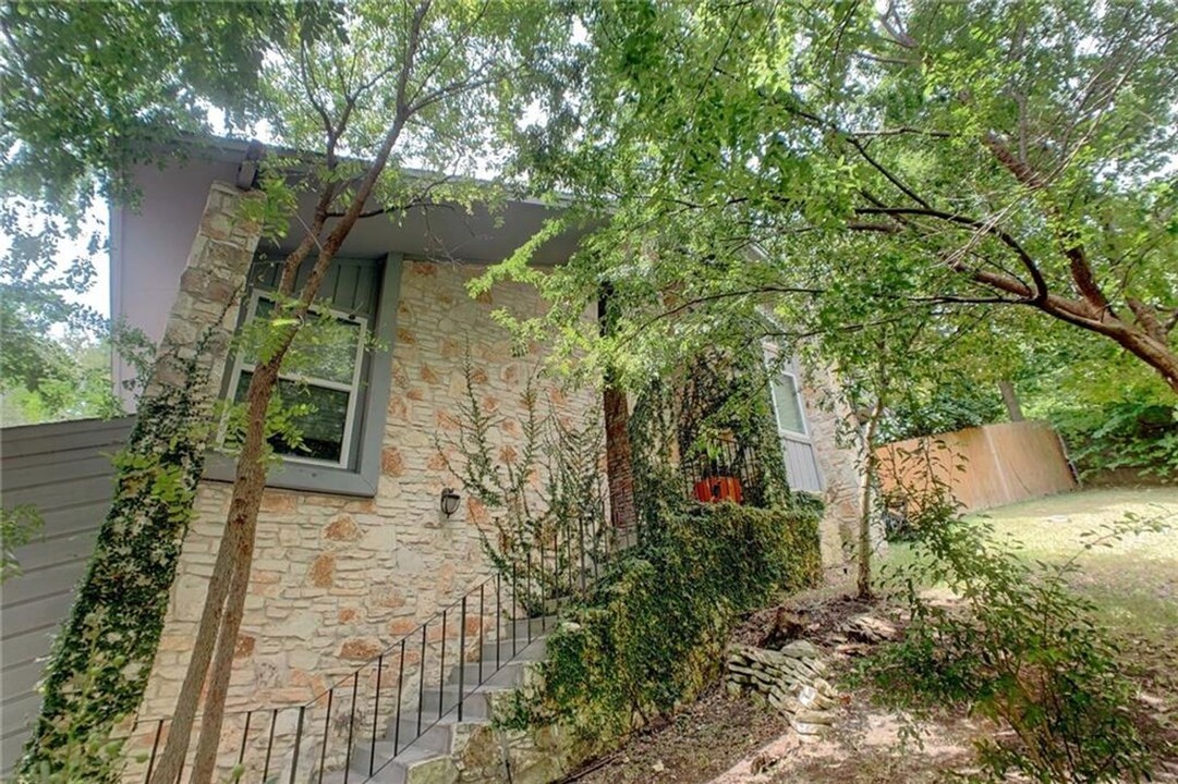 2911 Kassarine Pass in Austin, TX - Building Photo