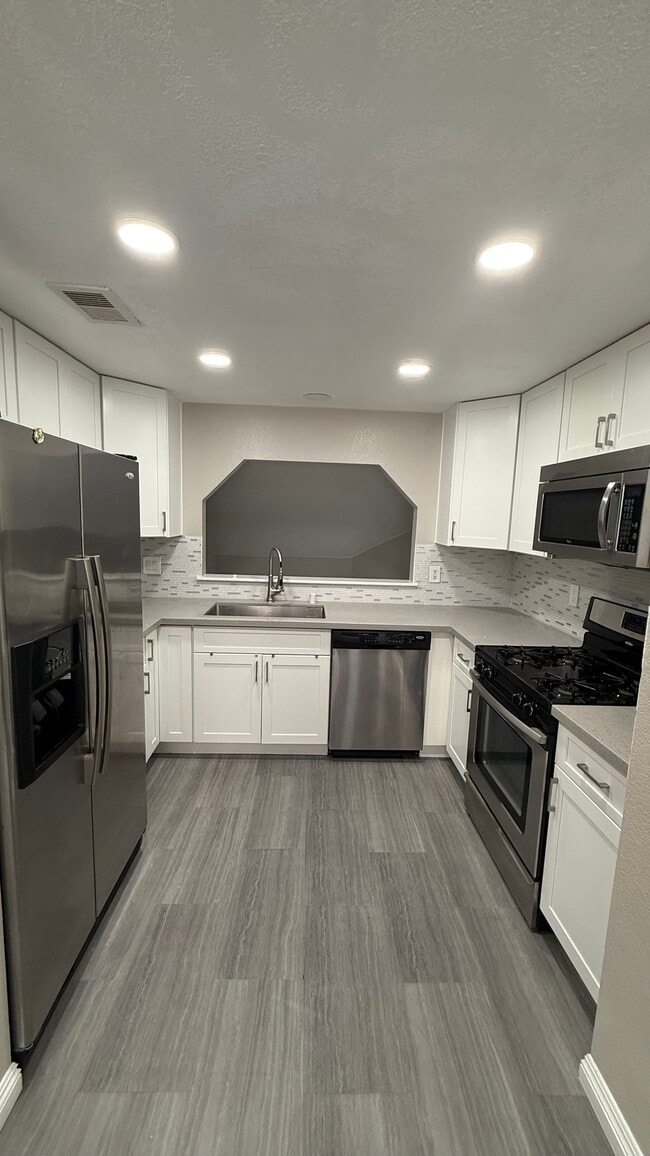 12093 Calle de Medio, Unit 130 in El Cajon, CA - Building Photo - Building Photo