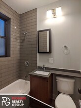 634 W Barry Ave, Unit 635 #103 in Chicago, IL - Foto de edificio - Building Photo