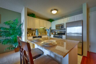 12 W Grand Ave in Chicago, IL - Building Photo - Building Photo