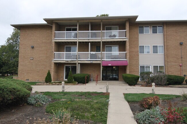 960 Beau Dr in Des Plaines, IL - Building Photo - Building Photo