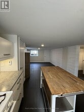 40 Bond St in Oakville, ON - Building Photo - Building Photo