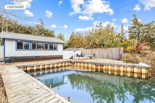 1840 N Sea Rd in Southampton, NY - Building Photo