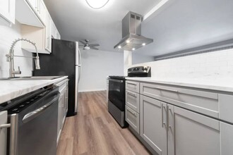 Lantera Apartments in Seattle, WA - Building Photo - Building Photo