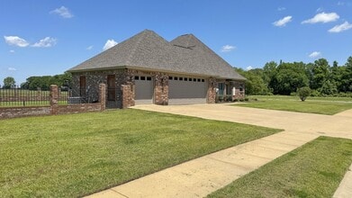 210 Byu Trce Dr in Monroe, LA - Building Photo - Building Photo