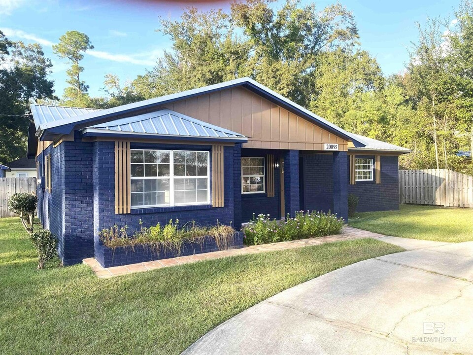 20095 Dotson St in Gulf Shores, AL - Building Photo