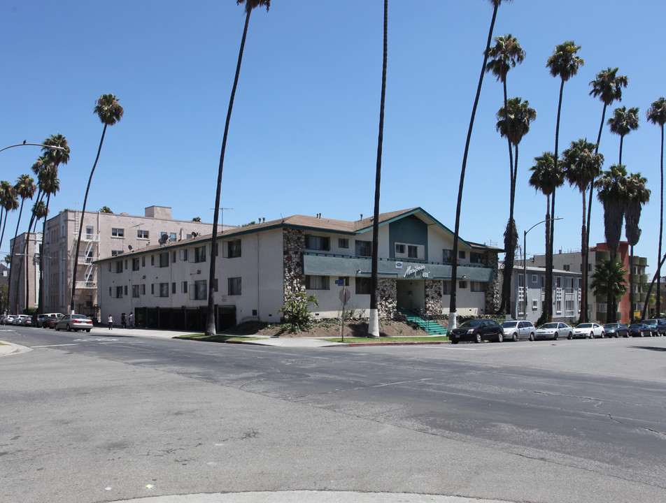 400 S Mariposa Ave in Los Angeles, CA - Building Photo