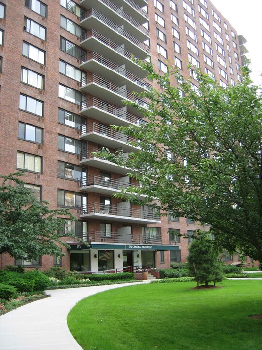 392 Central Park W in New York, NY - Building Photo